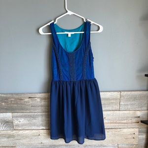 Francesca’s detailed blue dress